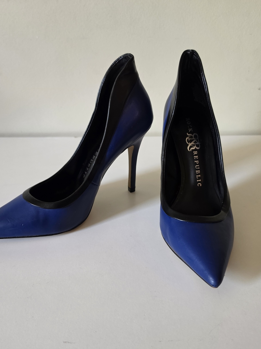 Rock & Republic Women's Blue Pointed Toe Stiletto Pumps - Picture 3 of 10